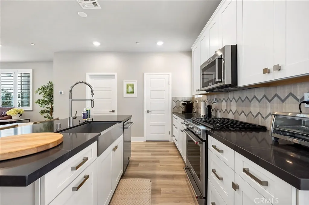 1460 W Sunrise Lane, San Pedro, California 90732 home-pic-13